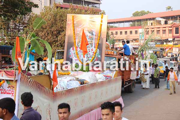 ಮೂಡುಬಿದಿರೆ : ಶ್ರೀ ಆದಿಶಕ್ತಿ ಮಹಾದೇವಿಗೆ ಬ್ರಹ್ಮಕಲಶ: ಹೊರೆಕಾಣಿಕೆ